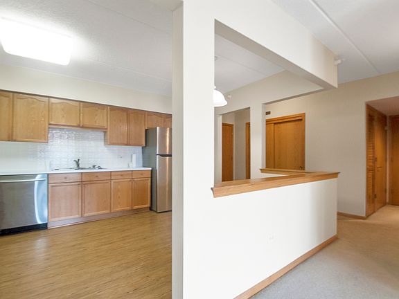 5th image of 675 Pearson St APT 302