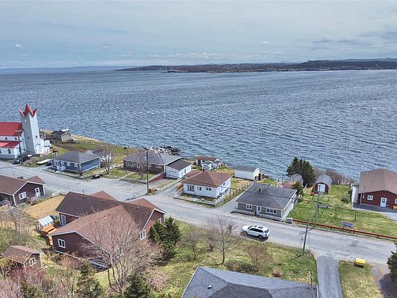 3rd image of 272 Bishops Cove Shore Road