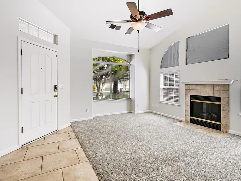 352 W Kelly Ave — Photo 4