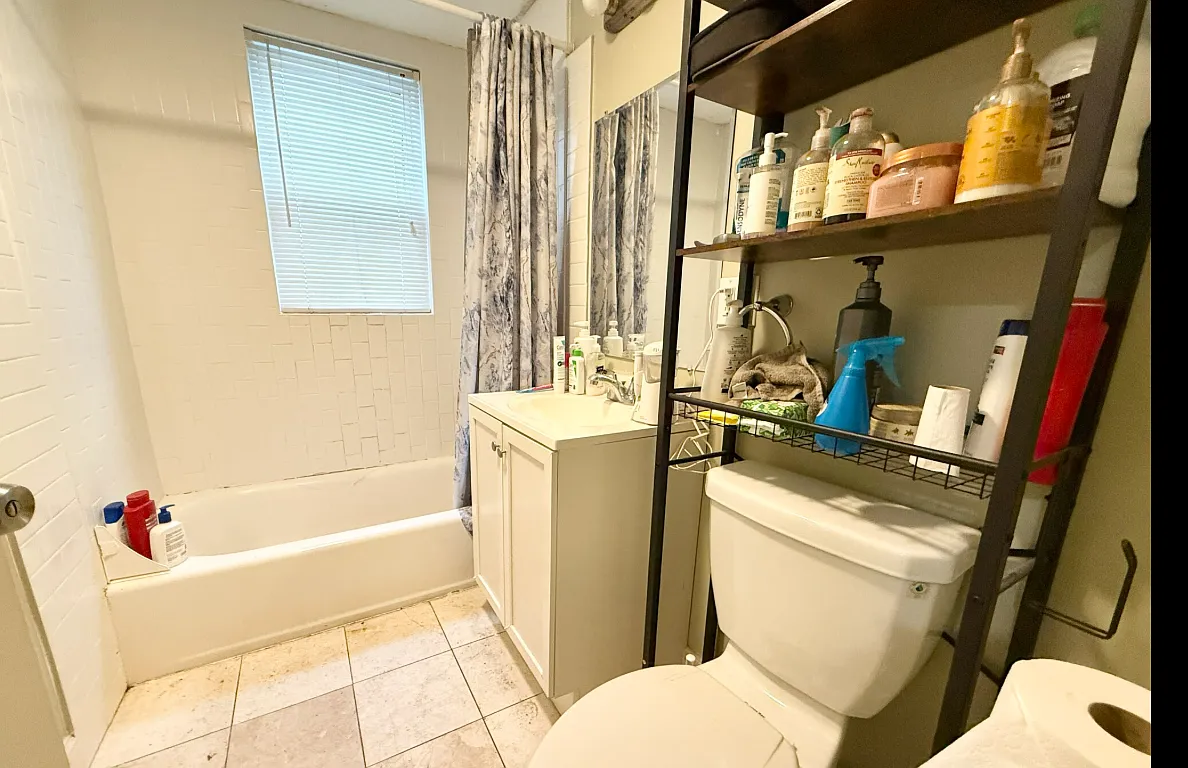 3 bed, 9999 sqft, $3,225 — Photo 3