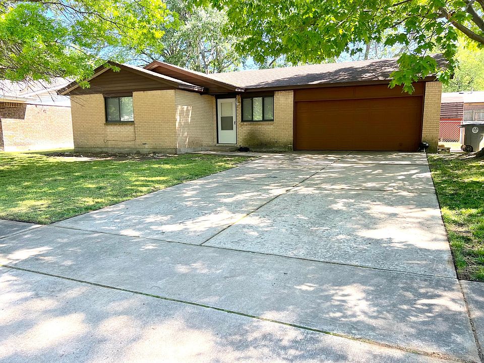 Lush shade yard in the summer time!