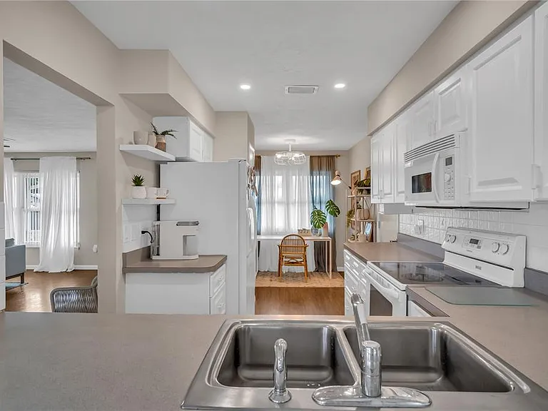 2449 Breakwater Cir — Photo 13