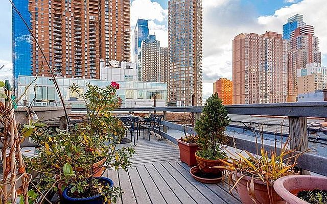 1st image of 461 W 44th St Floor 2