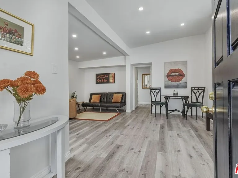 653 N West Knoll Dr — Photo 21