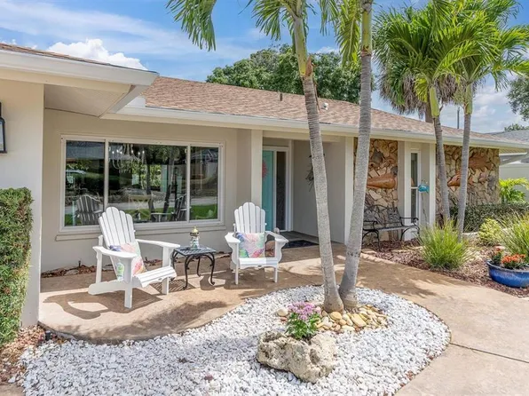 14475 Bay Hills Dr, Largo, FL 33774