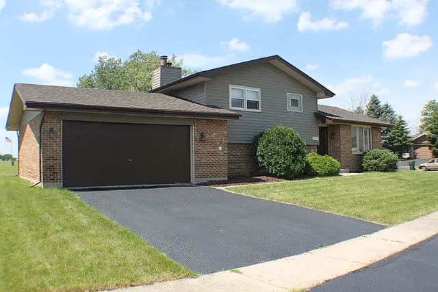 17224 Park Ln photo 1