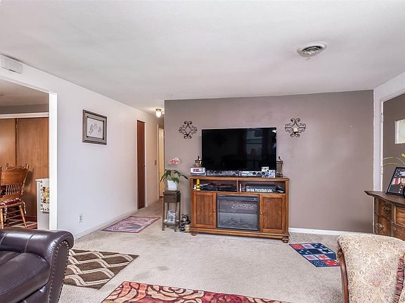 3rd image of 1504 Birch Ave