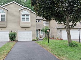 559 Highwood Cir, Albany, NY 12203