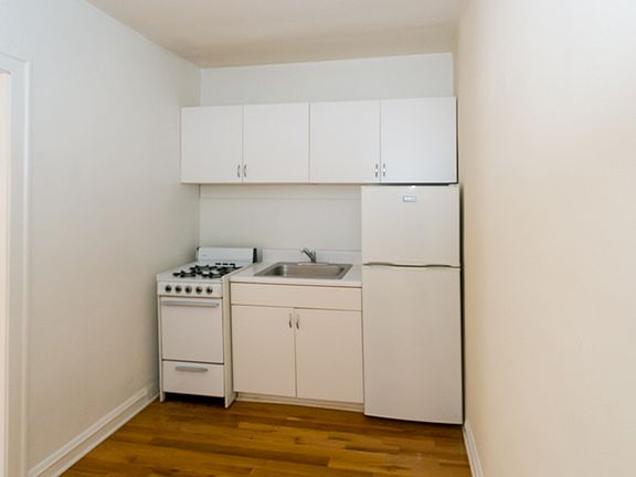 4th image of 540 W Wellington Ave #309
