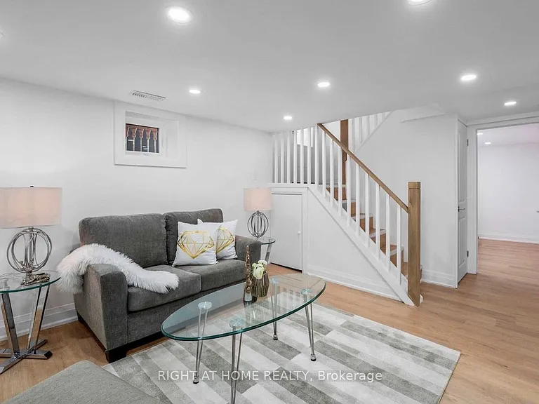 202 William St — Photo 3