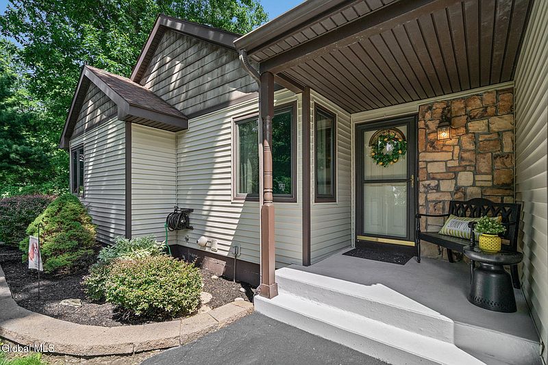 3rd image of 102 Stafford Lane
