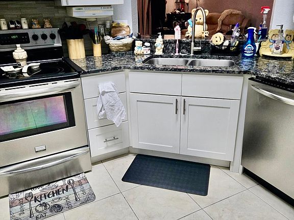 4th image of 218 Troon Cir