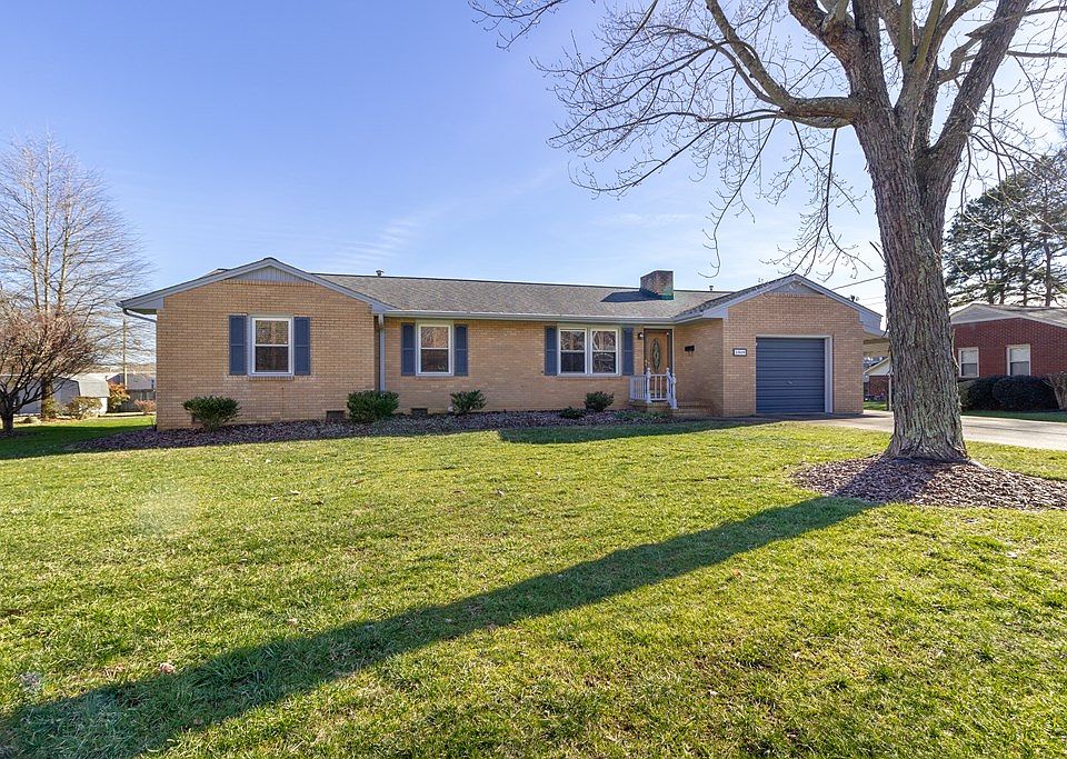 2nd image of 1009 Sherwood Ln