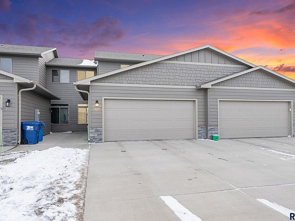 2nd image of 227 E Ivy Rd