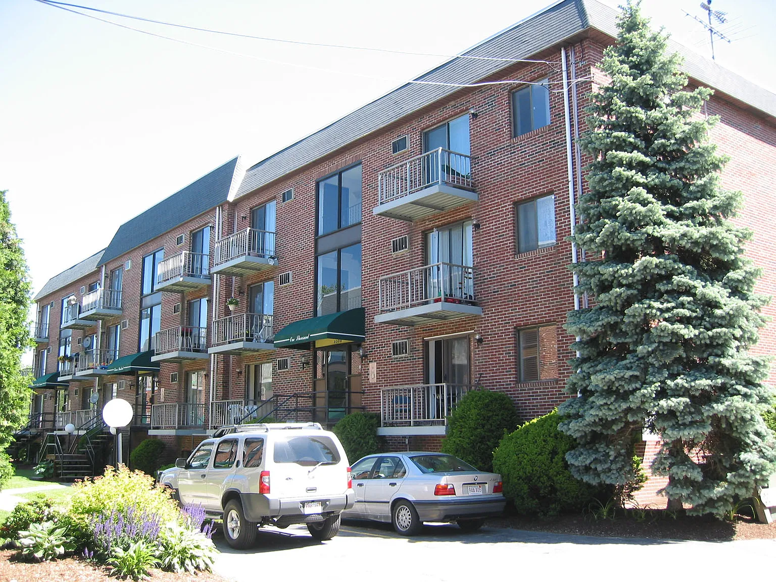 2 bed, 950 sqft, $1,950 — Photo 1