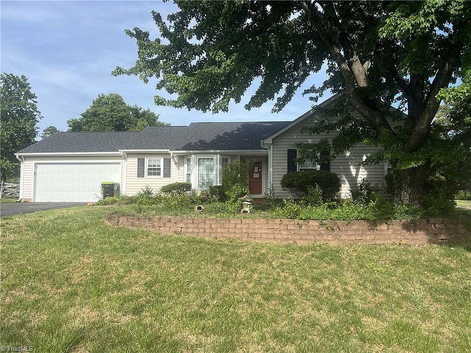 1st image of 165 River Crest Ct