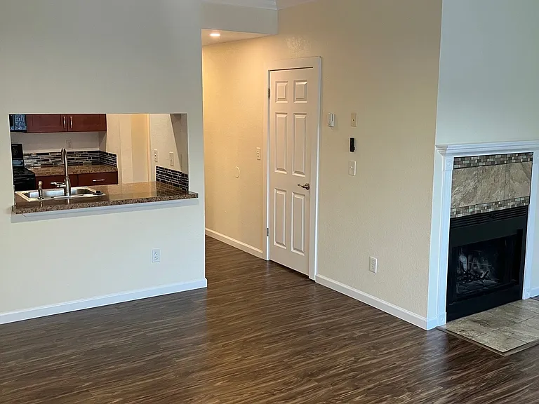 Heatherstone Park Apartments — Photo 26