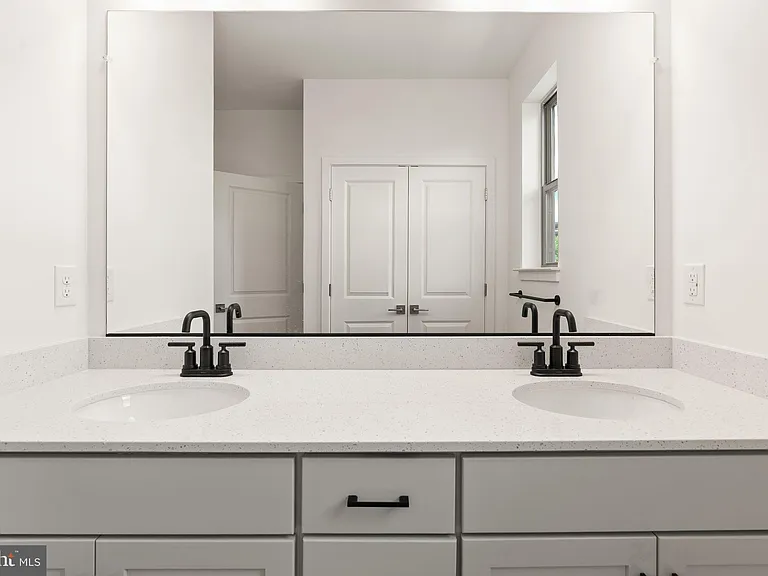 6230 Folly Ln — Photo 30