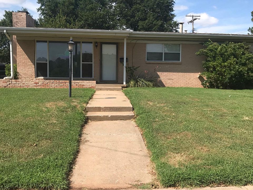 1st image of 2637 Chaucer Dr