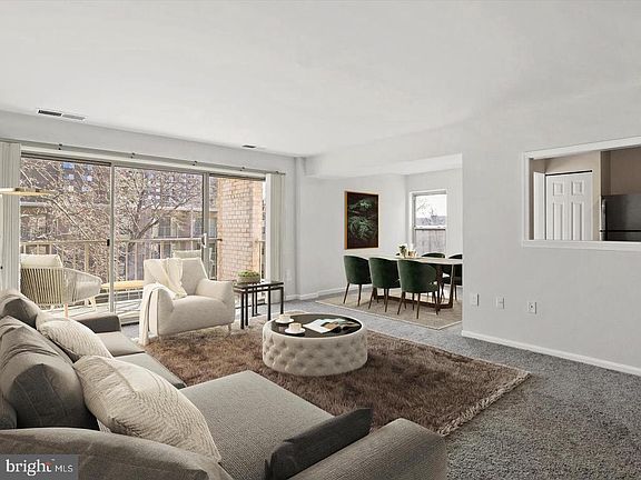 5th image of 19 Canterbury Sq #211