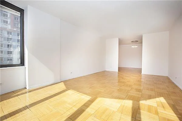 Sold by Sumitomo Real Estate Sales | media 4