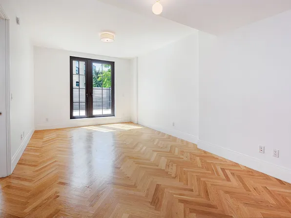300 W 122nd St #5M, New York, NY 10027