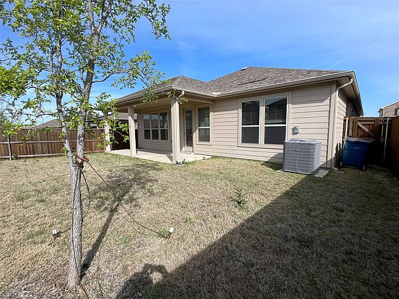 4th image of 920 Waggoner Dr