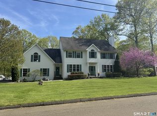 37 Oakwood Lane, Hamden, CT 06518