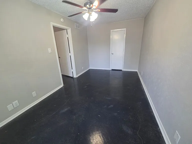 1717 N Locust St — Photo 39