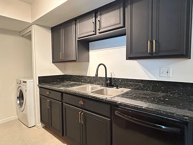 740 W Elm St #235 — Photo 9