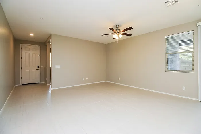 3 bed, 2.0 bath, 1712 sqft, $2,345 — Photo 3
