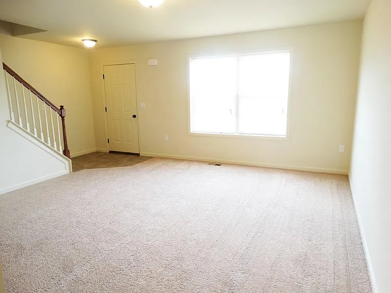 123 Kenneth Dr — Photo 2