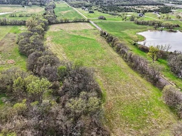 4 Nila Ests, Tonganoxie, KS 66086