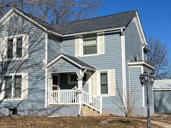 423 W Spring St, New Hampton, IA 50659