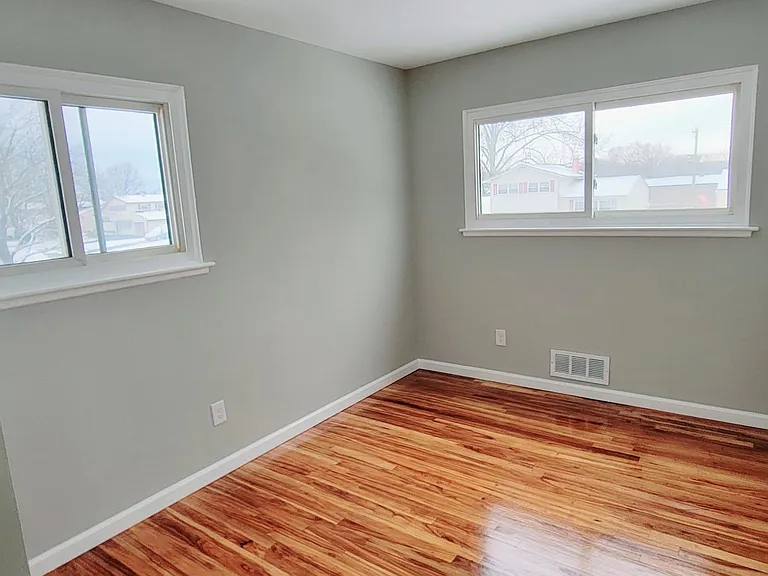 1116 Greentree Rd — Photo 18