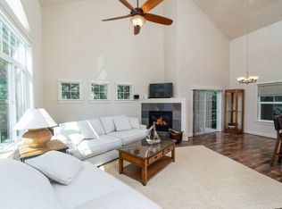 1076 NE Parkview Ct, Bend, OR 97701