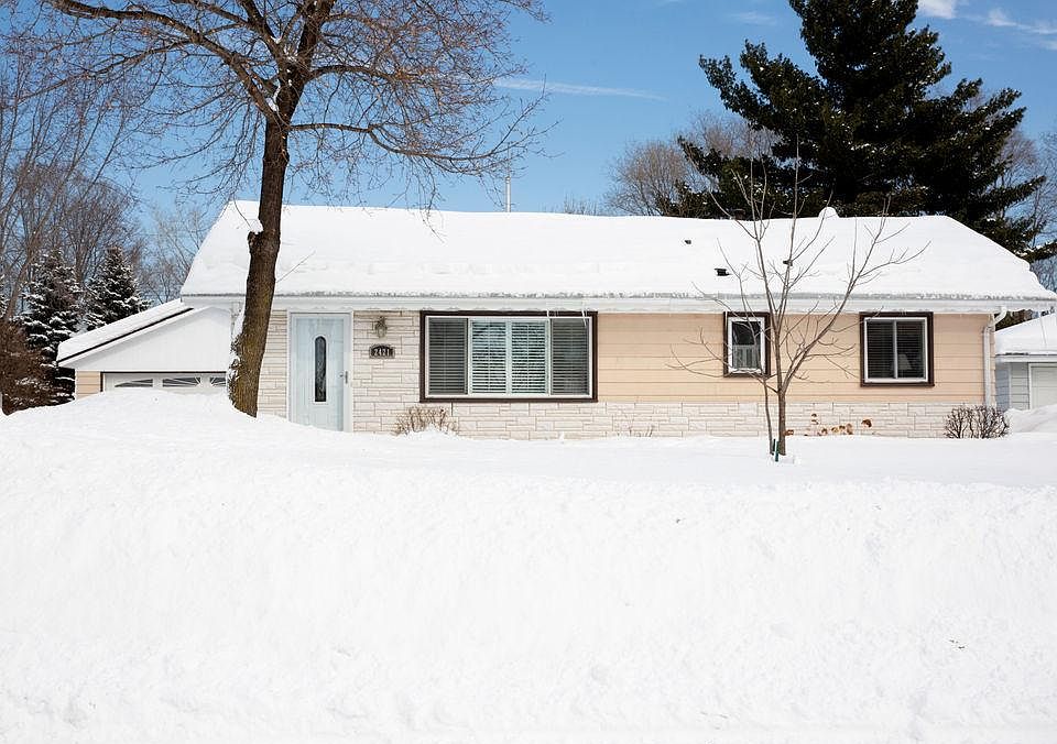 1st image of 2421 S Heights Dr NW