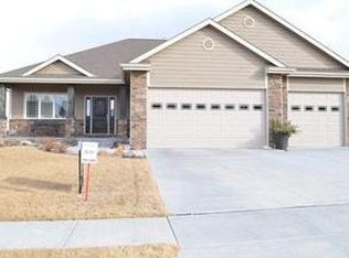 7310 Hidden Valley Dr, Lincoln, NE 68526