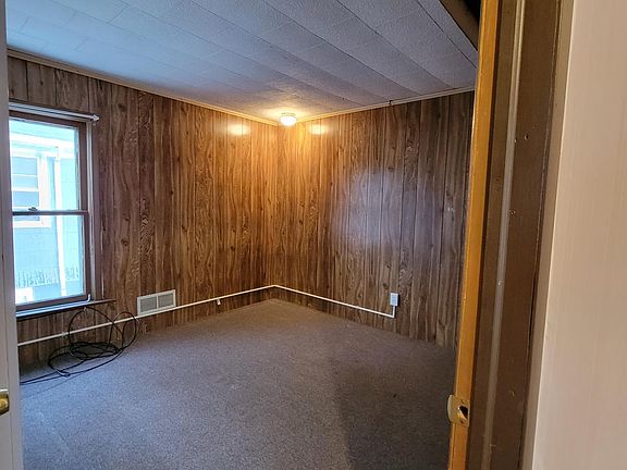 4th image of 1361 Whitney Ave