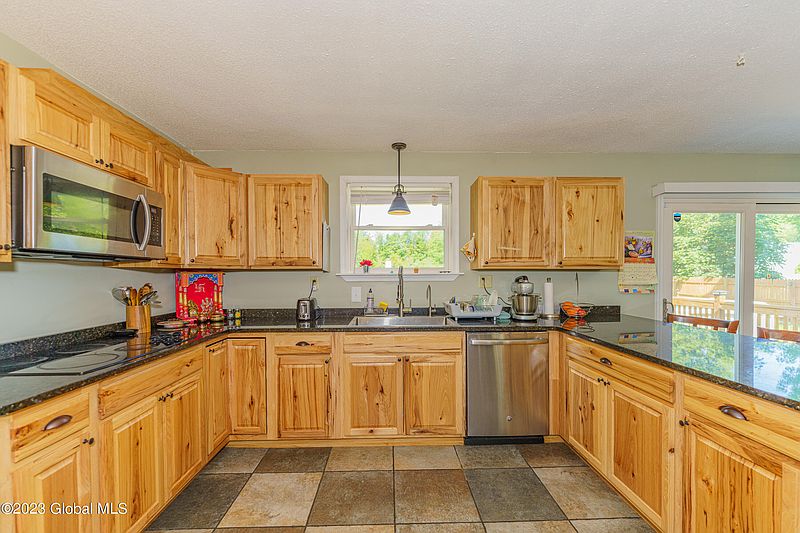 3rd image of 948 Midline Road