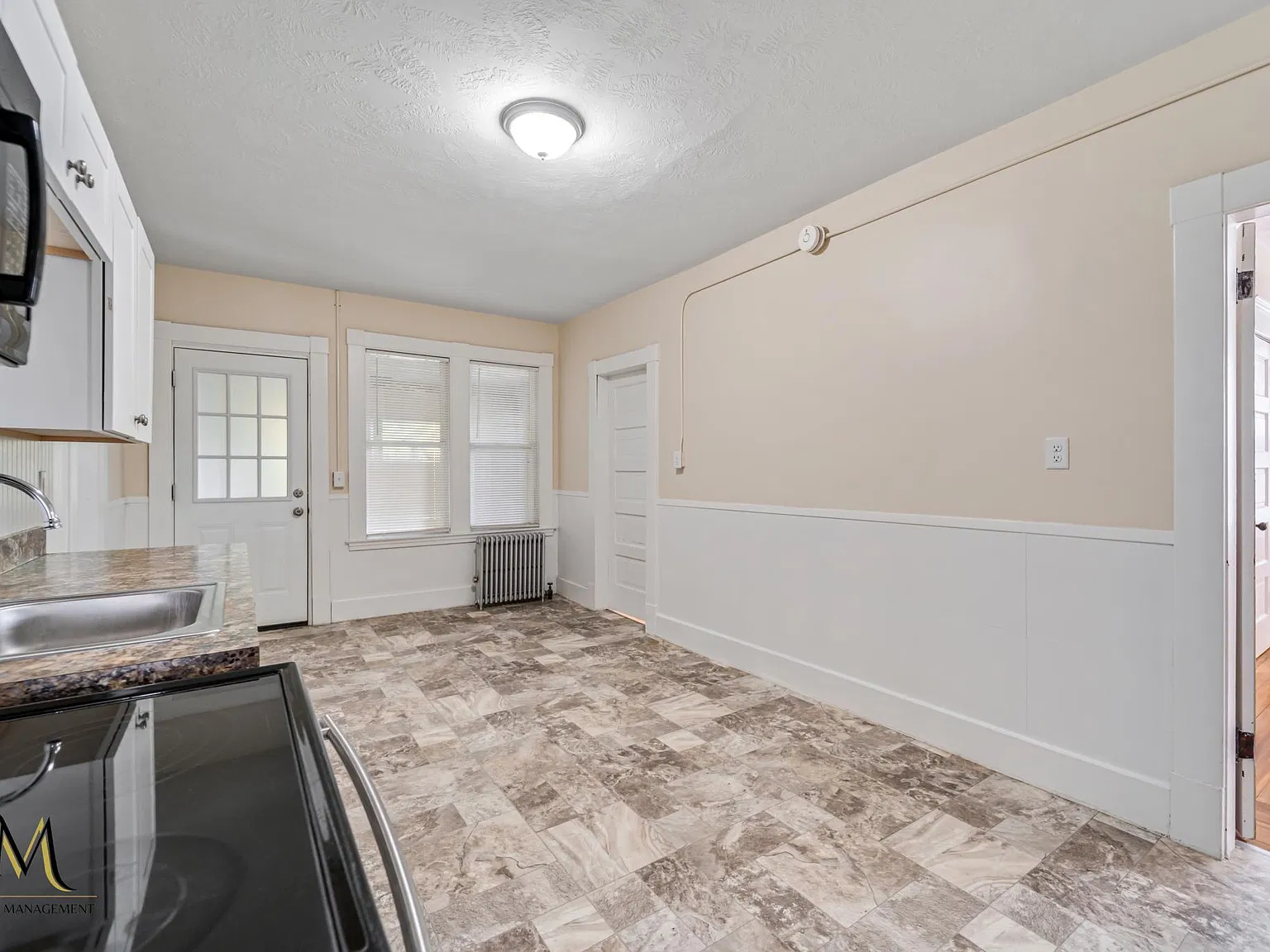 2 bed, 1000 sqft, $1,600 — Photo 3