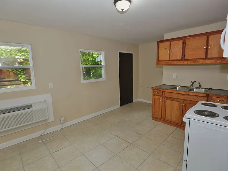 2702 Old Quintard Ave — Photo 4