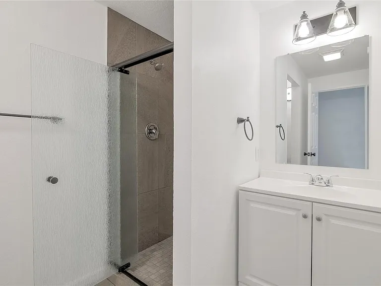 975 Aberdeen Ave NE #B204 — Photo 10