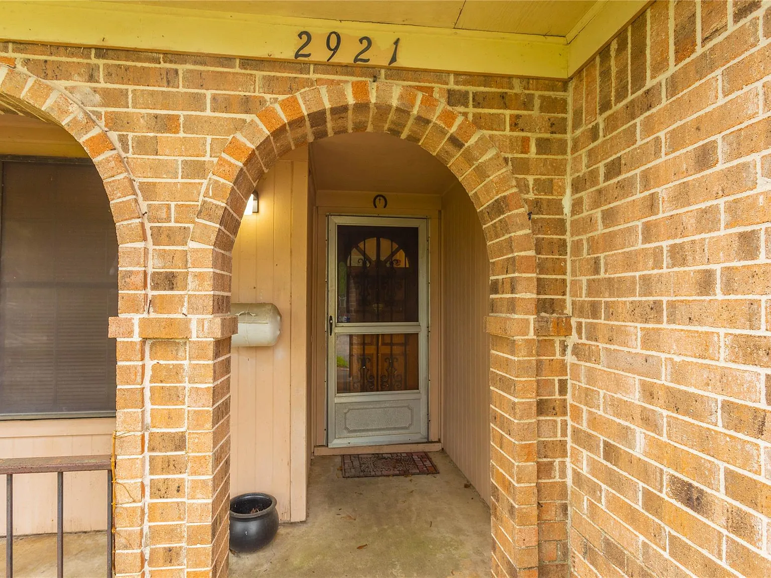 4 bed, 2.0 bath, 2038 sqft, $1,935 — Photo 2