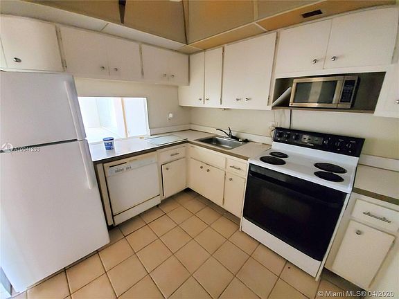 5th image of 100 Edgewater Dr APT 220