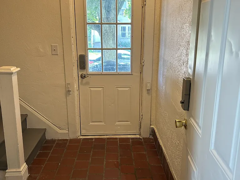 1213 Montrose Ave #1 — Photo 9