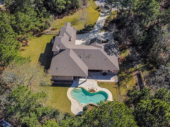 Birds eye view of this lovely estate like home