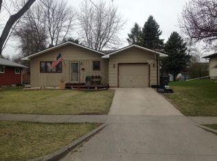 411 Maple Ln, Moorhead, MN 56560
