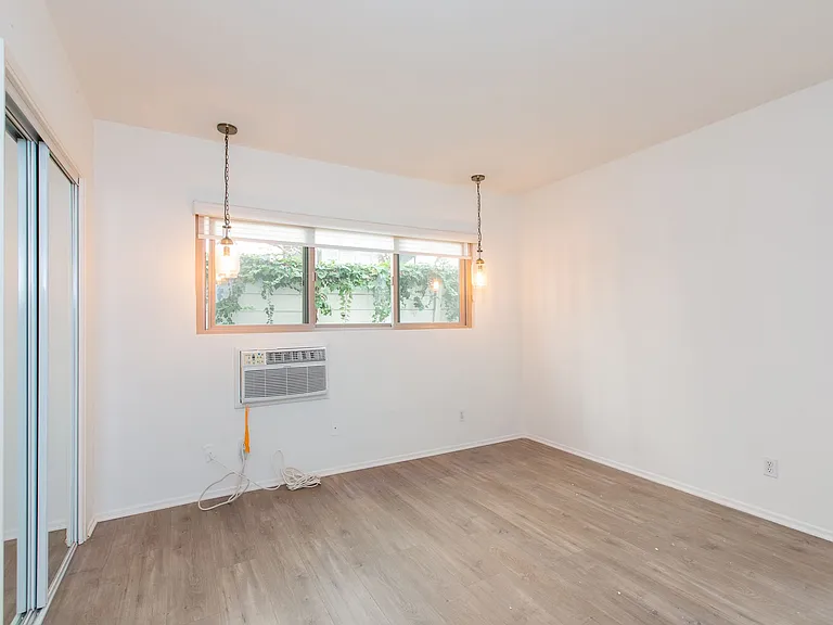 11827 Dorothy St 3 WEB-13_11272020