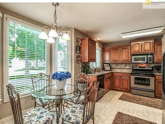 Bright eat-in Kitchen, remodeled in 2010.